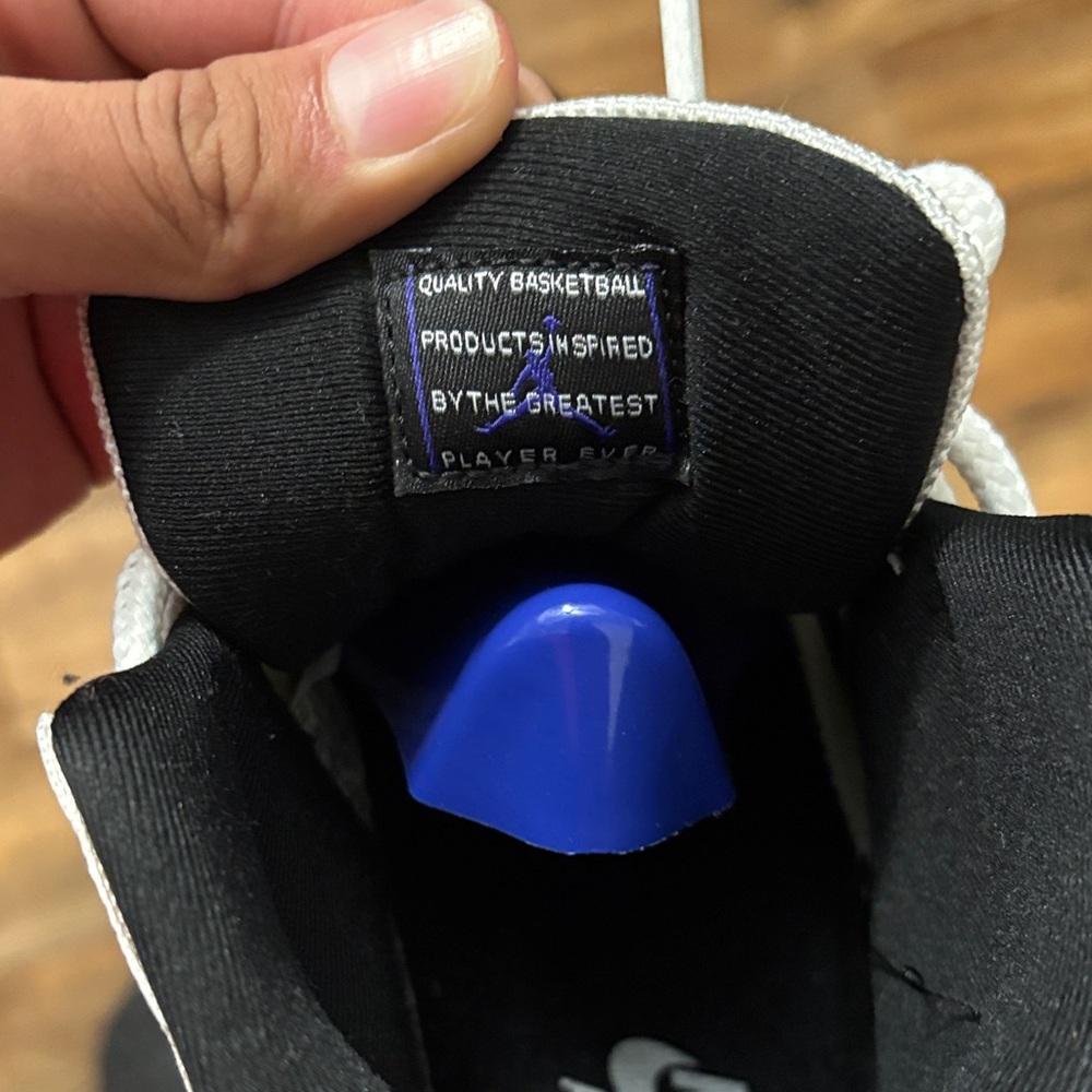 Nike Air Jordan 11 Retro Box in Black and White - Picture 8 of 11